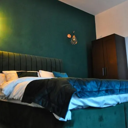 Margaret Place Apartment *
