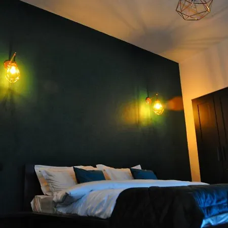 Margaret Place Apartment *